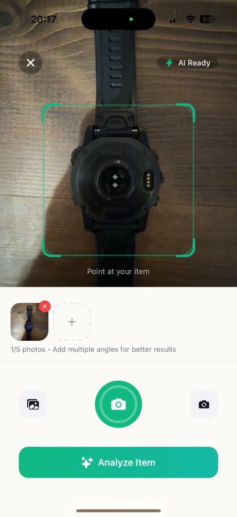 Camera screen with AI-powered item detection